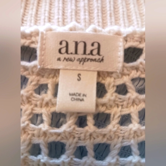 Mesh Crochet Loose Knit Cream Button Cardigan - Picture 4 of 10